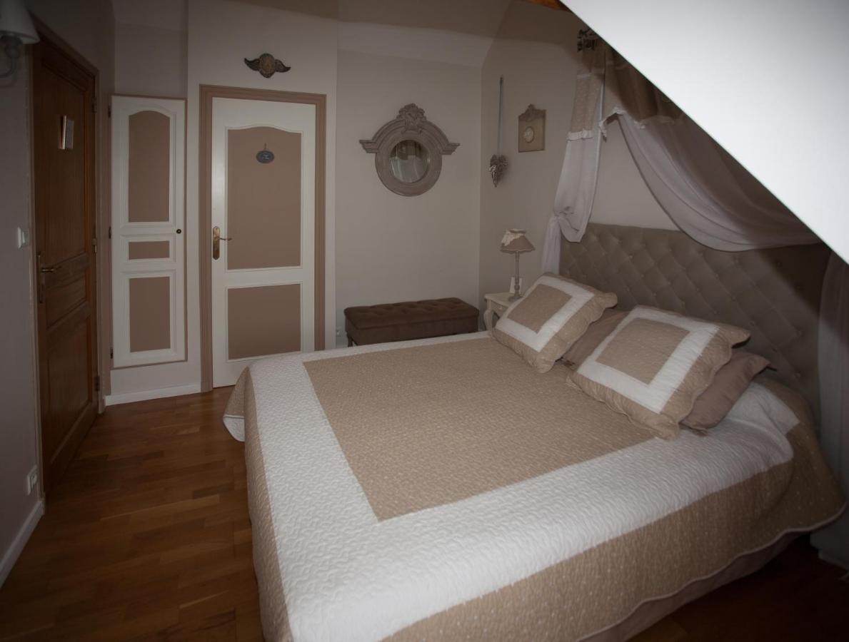 Les Jarrieres Bed & Breakfast Dame-Marie-les-Bois Bagian luar foto
