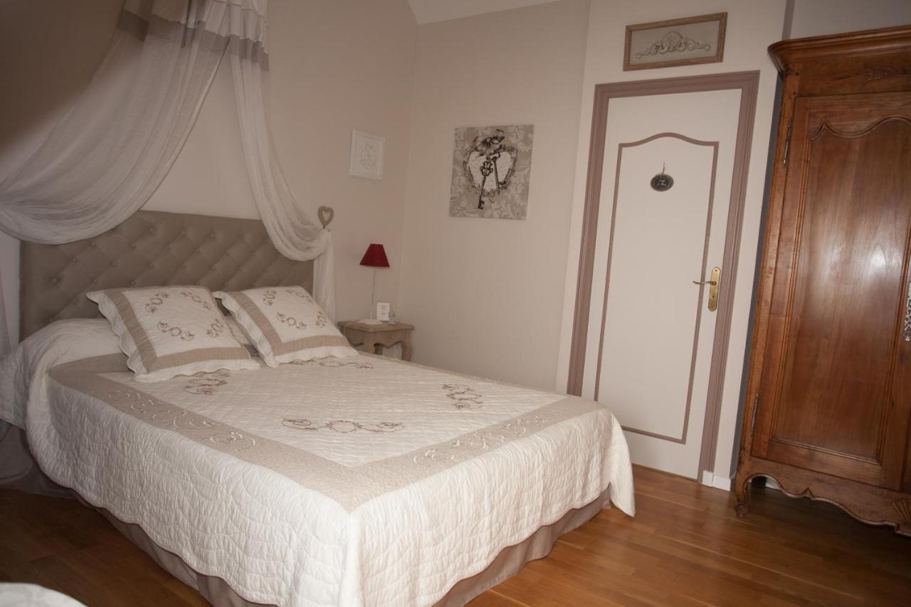 Les Jarrieres Bed & Breakfast Dame-Marie-les-Bois Bagian luar foto