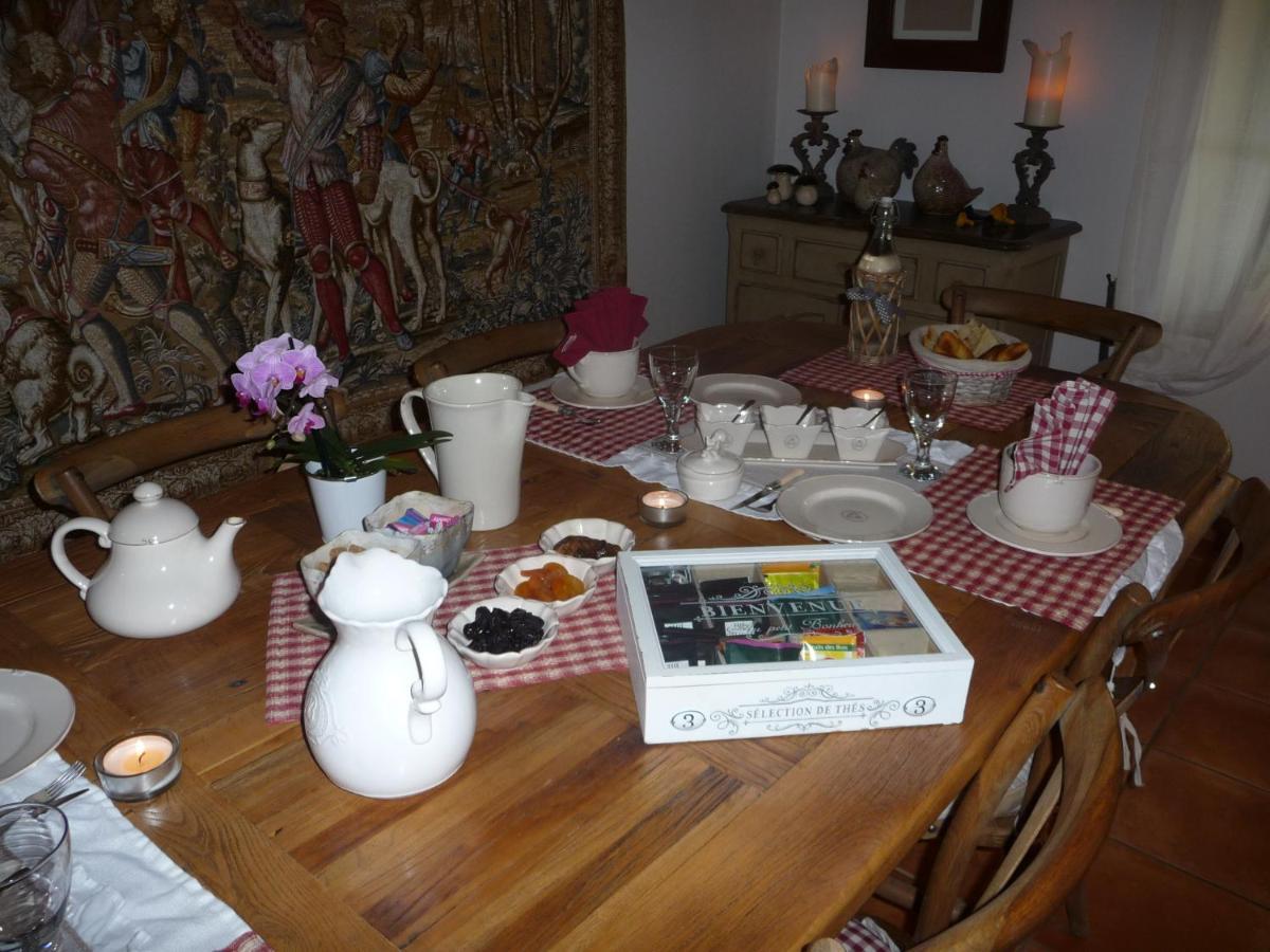 Les Jarrieres Bed & Breakfast Dame-Marie-les-Bois Bagian luar foto