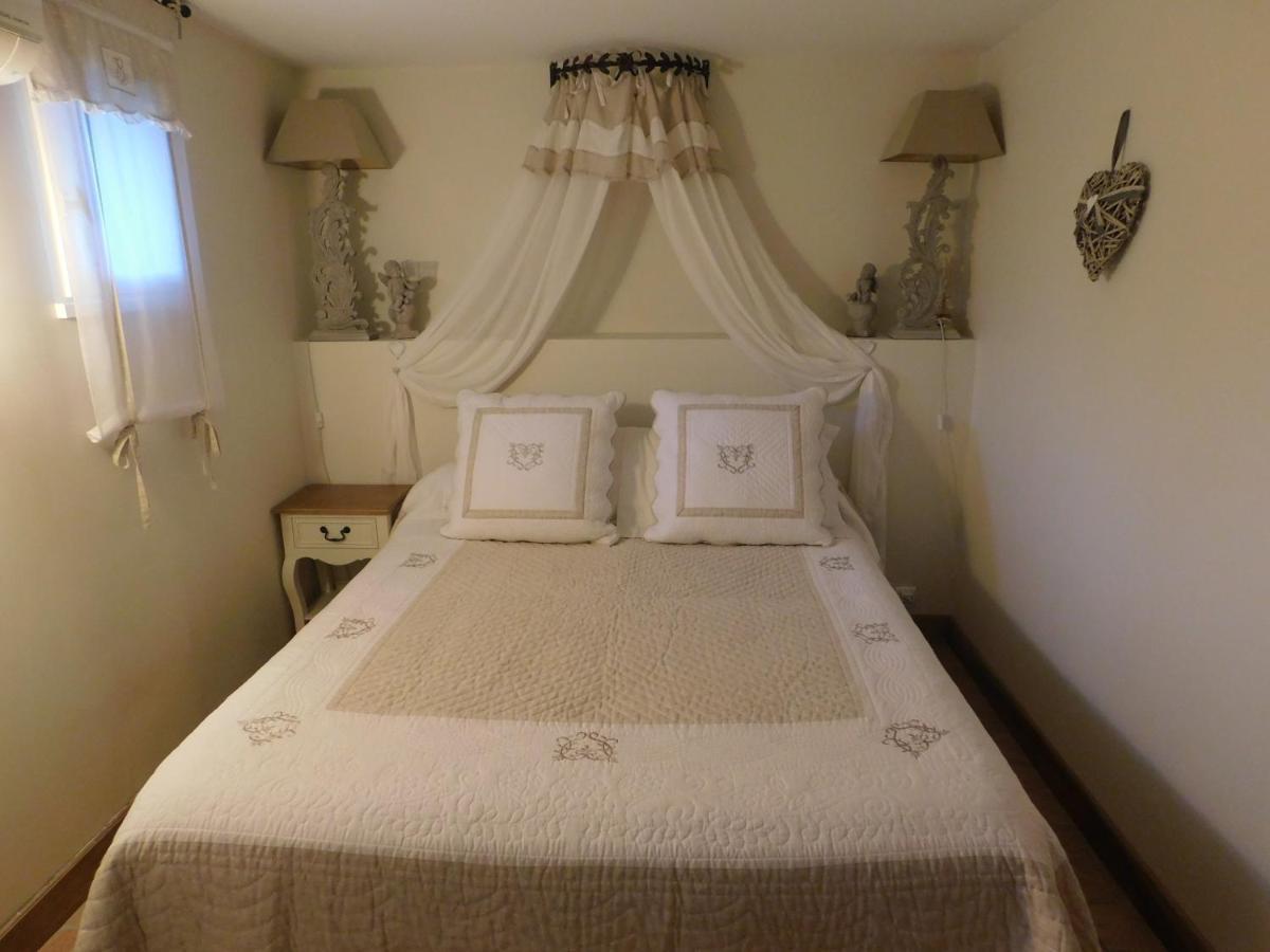 Les Jarrieres Bed & Breakfast Dame-Marie-les-Bois Bagian luar foto