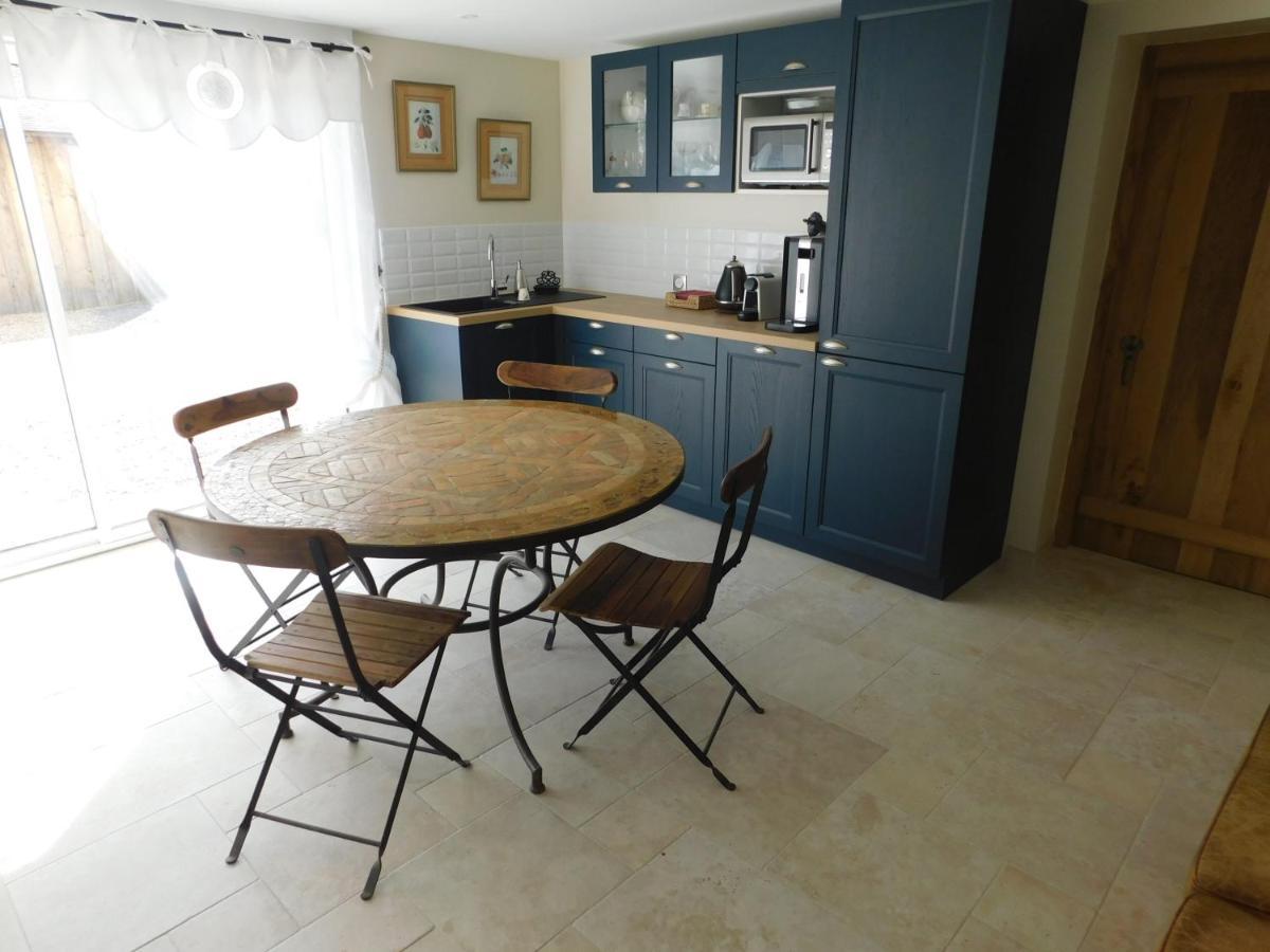 Les Jarrieres Bed & Breakfast Dame-Marie-les-Bois Bagian luar foto