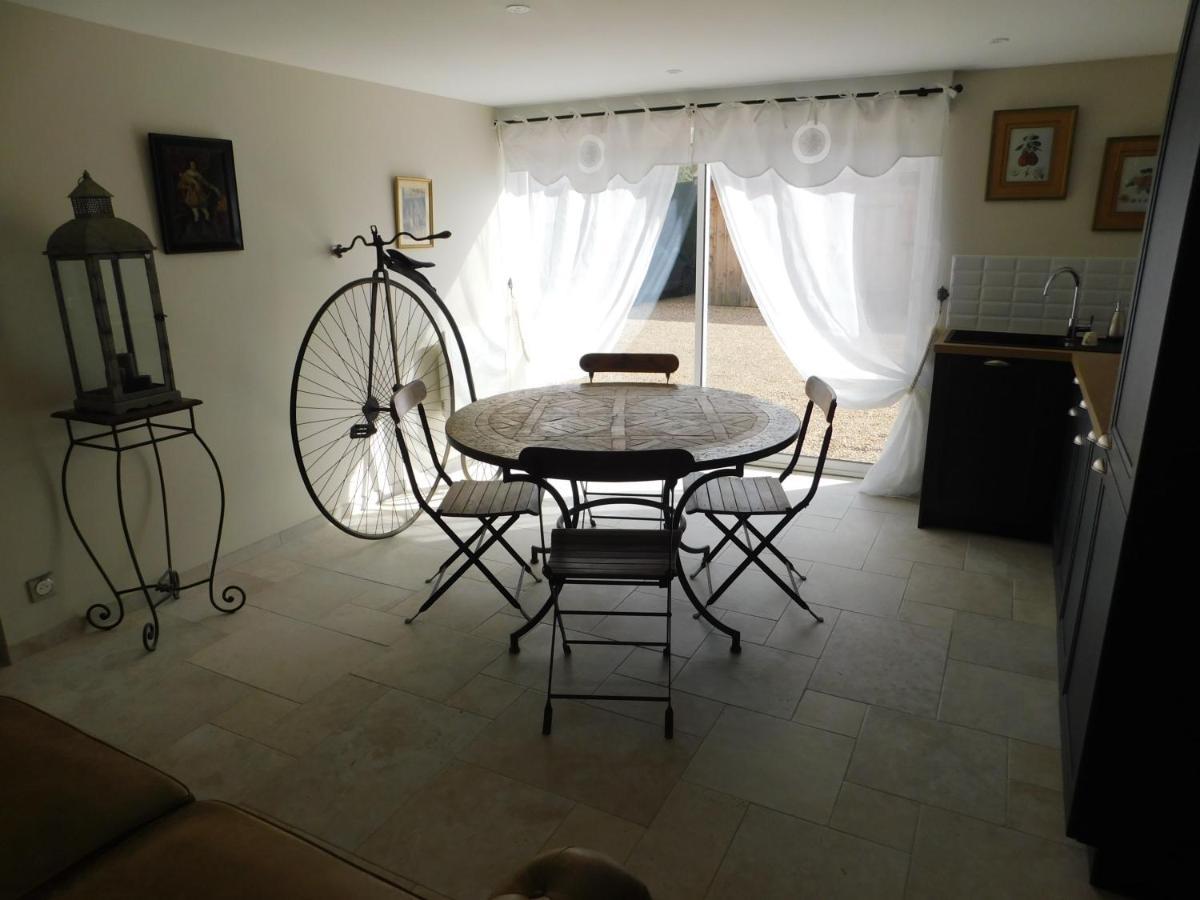 Les Jarrieres Bed & Breakfast Dame-Marie-les-Bois Bagian luar foto